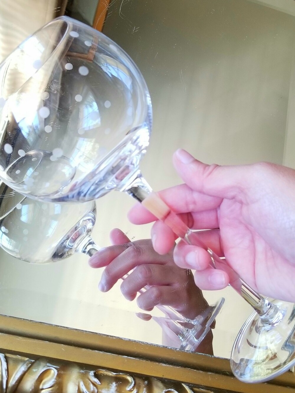 ❗Kate Spade Crystal Polka Dot Clear Wine Glass❗